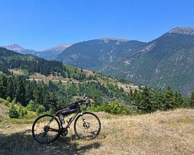 Cycling towards Meteora