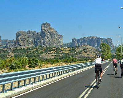 The spectacular view of Meteora on our way cycling to there